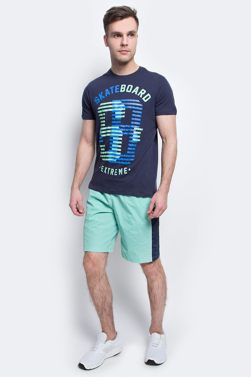 Футболка мужская Sela, цвет: черно-синий. Ts-2411/007-7214. Размер L (50)Ts-2411/007-7214 Футболка мужская Sela, цвет: черно-синий. Ts-2411/007-7214. Размер L (50)Ts-2411/007-7214Стильная мужская футболка полуприлегающего силуэта Sela изготовлена из натурального хлопка и оформлена орининальным принтом с надписями. Воротник дополнен мягкой рикотажной резинкой.Яркий цвет модели позволяет создавать модные образы.