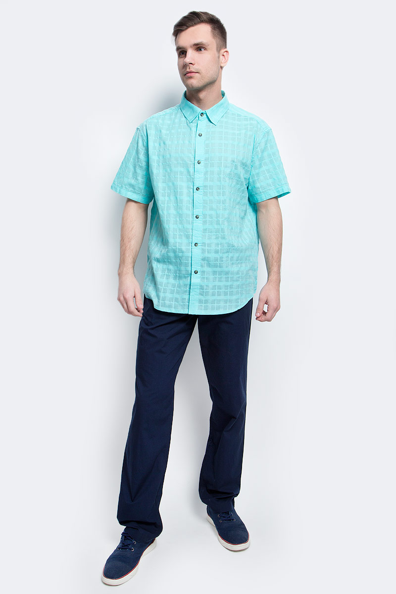 Рубашка мужская Finn Flare, цвет: светло-бирюзовый. S17-24011_136. Размер XL (52)S17-24011_136 Рубашка мужская Finn Flare, цвет: светло-бирюзовый. S17-24011_136. Размер XL (52)S17-24011_136Рубашка мужская Finn Flare выполнена из хлопка. Модель с отложным воротником и короткими рукавами застегивается на пуговицы.