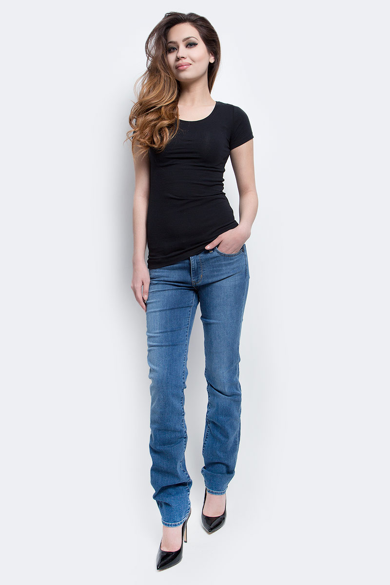 Джинсы женские Levis®, цвет: светло-синий. 1888400670. Размер 29-34 (46-34)1888400670 Джинсы женские Levis®, цвет: светло-синий. 1888400670. Размер 29-34 (46-34)1888400670Женские джинсы Levis® изготовлены из эластичного хлопка с добавлением полиэстера. Джинсы в поясе застегиваются на металлическую пуговицу и имеют ширинку на застежке-молнии, а также шлевки для ремня. Модель со средней посадкой имеет зауженный покрой. Спереди расположены два втачных кармана и один маленький накладной, а сзади - два накладных кармана. Изделие оформлено легким эффектом потертости.