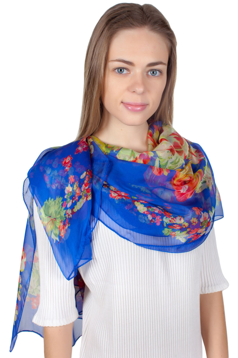 Платок Sophie Ramage, цвет: синий, оранжевый. YY-11721-3. Размер 140 см x 140 смYY-11721-3 Платок Sophie Ramage, цвет: синий, оранжевый. YY-11721-3. Размер 140 см x 140 смYY-11721-3Яркий платок Sophie Ramage изготовлен из модала и шелка. Модель оформлена оригинальным принтом. Изделия Sophie Ramage приятные на ощупь и подойдут к любому стилю.