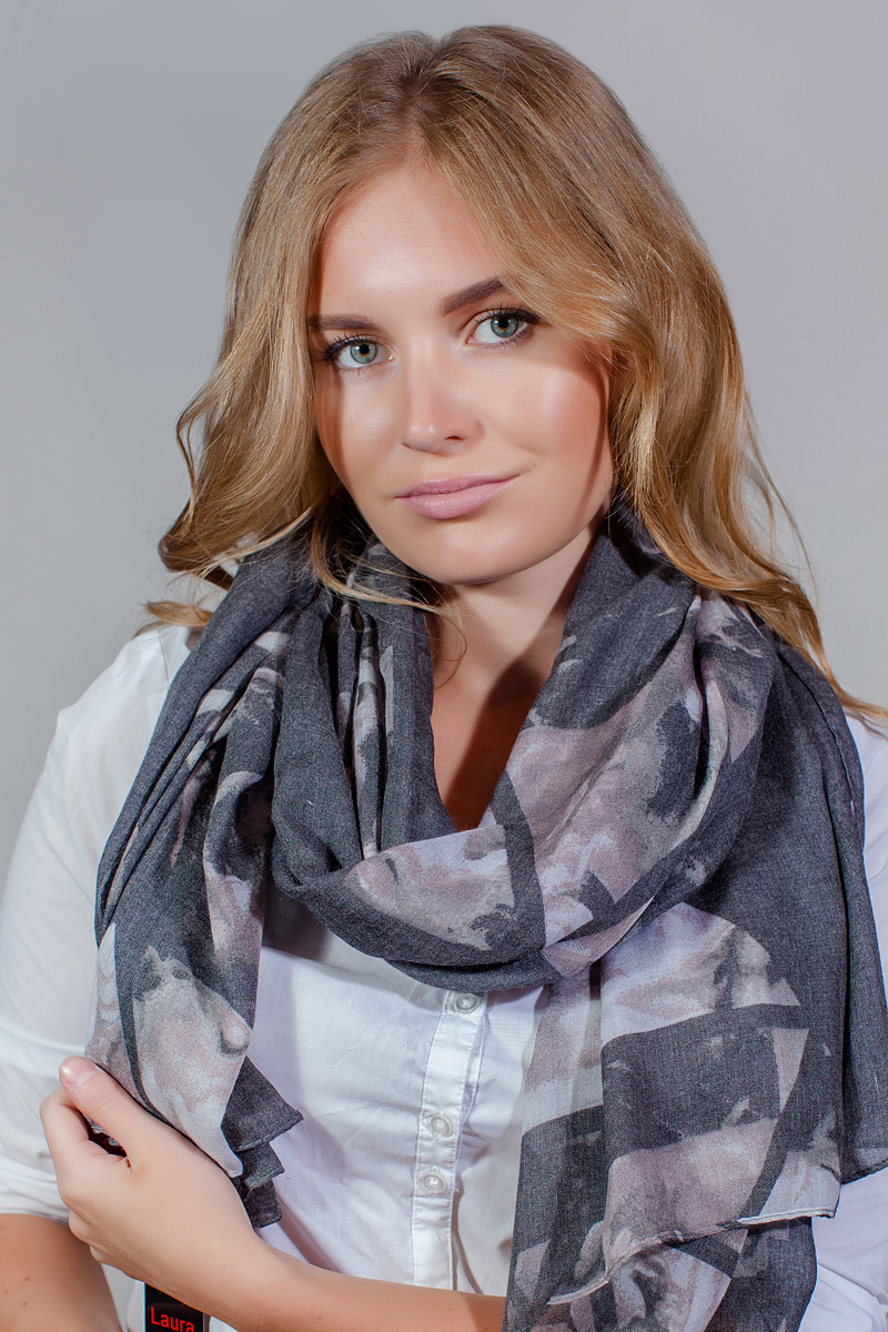 Палантин Laura Milano, цвет: серый. YY-11715-13. Размер 100 см х 180 смYY-11715-13 Палантин Laura Milano, цвет: серый. YY-11715-13. Размер 100 см х 180 смYY-11715-13Палантин Laura Milano выполнен из высококачественного материала и оформлен стильным принтом. Изделие приятно на ощупь и подойдет к любому стилю.