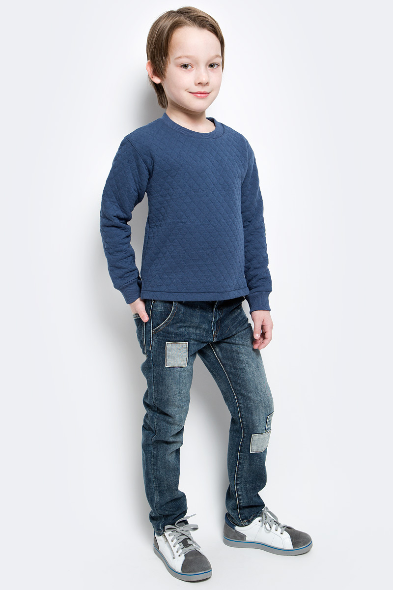 Свитшот для мальчика Button Blue Main, цвет: синий. 117BBBC16051000. Размер 134, 9 лет117BBBC16051000 Свитшот для мальчика Button Blue Main, цвет: синий. 117BBBC16051000. Размер 134, 9 лет117BBBC16051000Детский свитшот - хит прогулочного и домашнего гардероба. Модная, удобная, практичная модель для мальчика - отличная вещь на каждый день. Свитшот от Button Blue с ярко выраженной фактурой, имитирующей модную стежку, гарантирует прекрасный внешний вид, комфорт и свободу движений.
