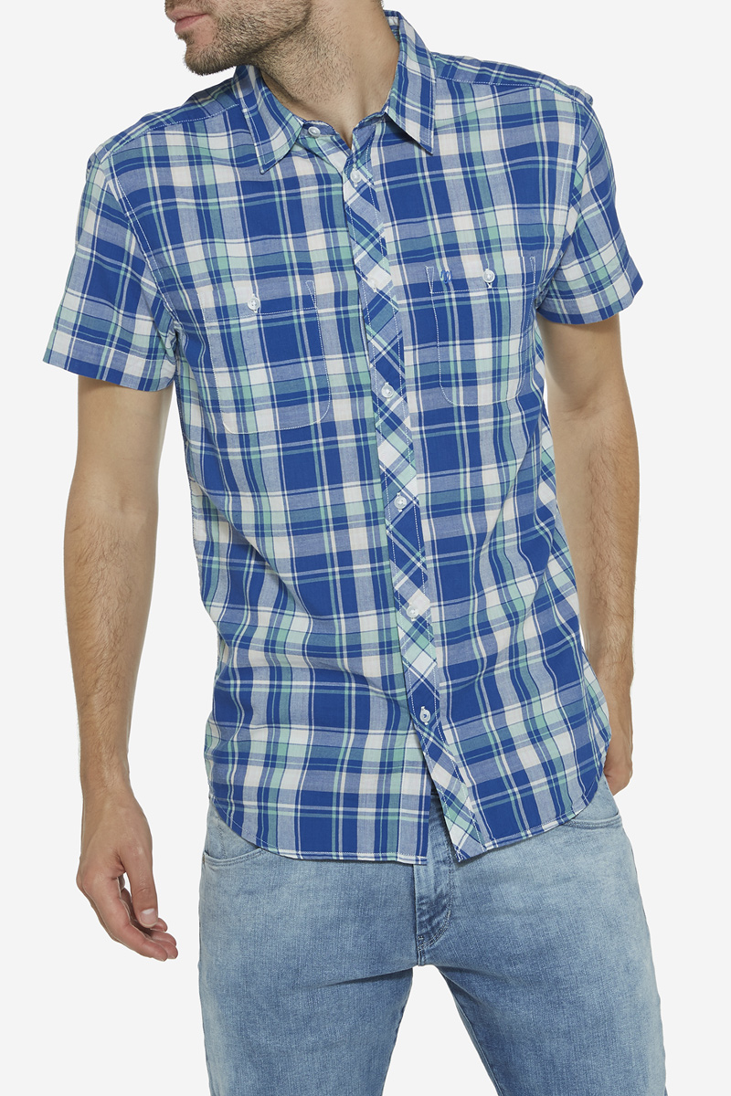 Рубашка мужская Wrangler, цвет: синий, белый. W59431K05. Размер L (50)W59431K05 Рубашка мужская Wrangler, цвет: синий, белый. W59431K05. Размер L (50)W59431K05Мужская рубашка Wrangler изготовлена из натурального хлопка. Модель с короткими рукавами имеет на груди два кармана с застежками-пуговицами. Рубашка застегивается спереди на пуговицы. Оформлена модель стильным принтом в клетку.