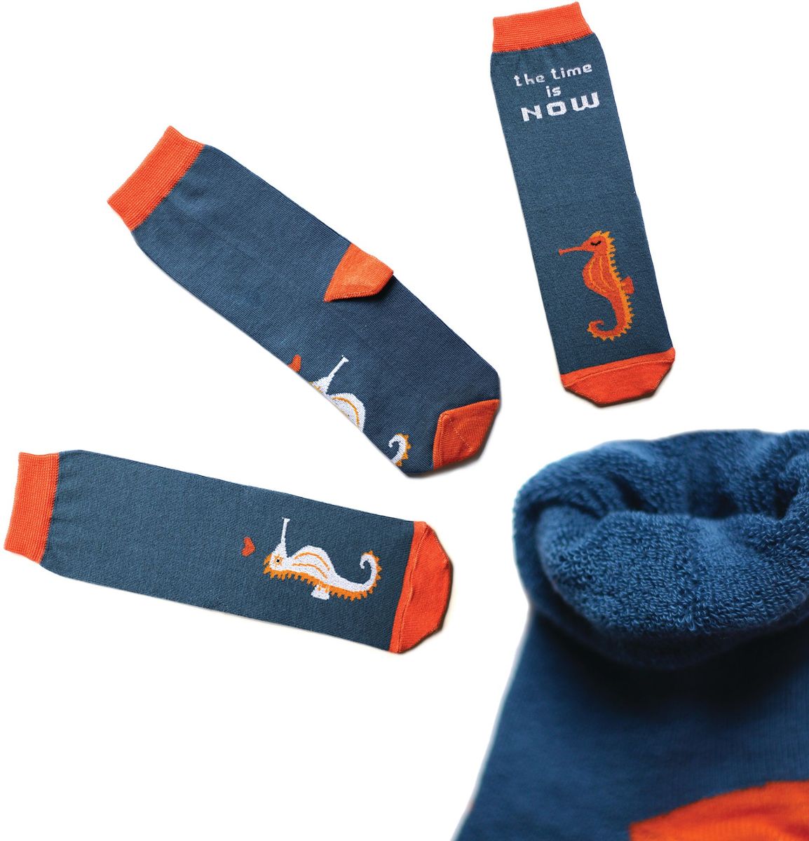 Носки детские Big Bang Socks, цвет:темно-бирюзовый, оранжевый. ca1913. Размер 30/34ca1913 Носки детские Big Bang Socks, цвет:темно-бирюзовый, оранжевый. ca1913. Размер 30/34ca1913Яркие махровые носки Big Bang Socks изготовлены из высококачественного хлопка с добавлением полиамидных и эластановых волокон, которые обеспечивают великолепную посадку. Носки отличаются ярким несимметричным принтом. Они оформлены изображением морского конька и надписью the time is now (время настало).