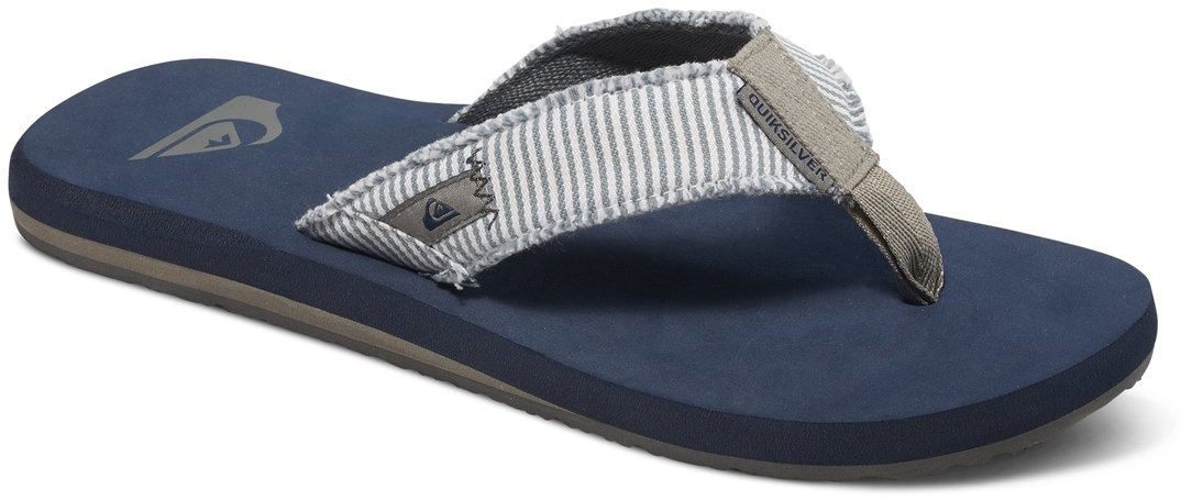 Сланцы мужские Quiksilver Monkey Abyss, цвет: серый, синий. AQYL100047-XSSB. Размер 13 (46)AQYL100047-XSSB Сланцы мужские Quiksilver Monkey Abyss, цвет: серый, синий. AQYL100047-XSSB. Размер 13 (46)AQYL100047-XSSBМодные мужские сланцы Monkey Abyss от Quiksilver покорят вас своим удобством. Модель выполнена из парусинного верха с обрезными краями. Тонкий плетеный нейлоновый стреп между пальцев с фактурой «елочкой» позволит надежно закрепить модель на стопе. Мягкая удобная подкладка не портится от взаимодействия с водой. Упругая губчатая каучуковая подошва с логотипом Quiksilver обеспечивает уверенное сцепление с любой поверхностью. Подъем стопы анатомической формы. Стильные сланцы прекрасно подойдут для похода в бассейн или на пляж.