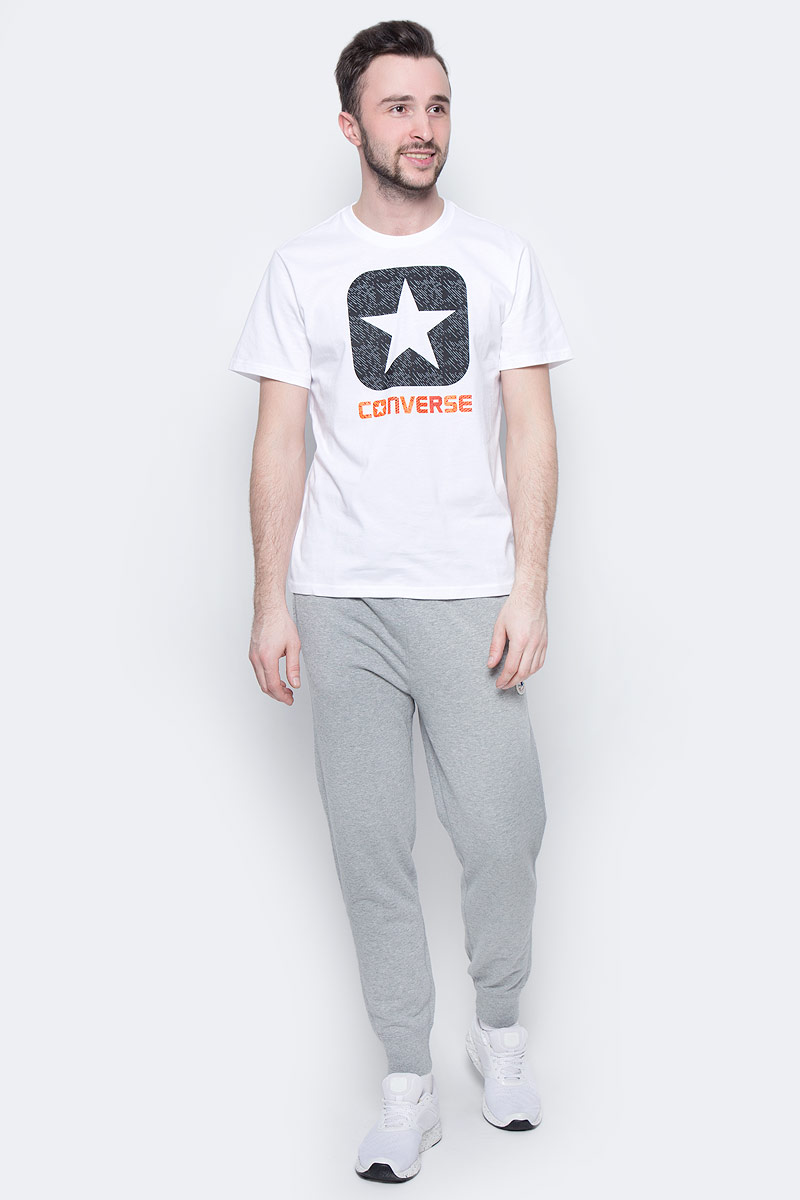 Футболка мужские Converse Knitted Mens Ss Crew Tee, цвет: белый. 10003677102. Размер XL (52)10003677102 Футболка мужские Converse Knitted Mens Ss Crew Tee, цвет: белый. 10003677102. Размер XL (52)10003677102Футболка Converse - оптимальный вариант для активного отдыха и повседневного использования. Модель выполнена из хлопка, что обеспечивает максимально комфортные ощущения во время использования. Крупный принт на груди придает изделию оригинальность.