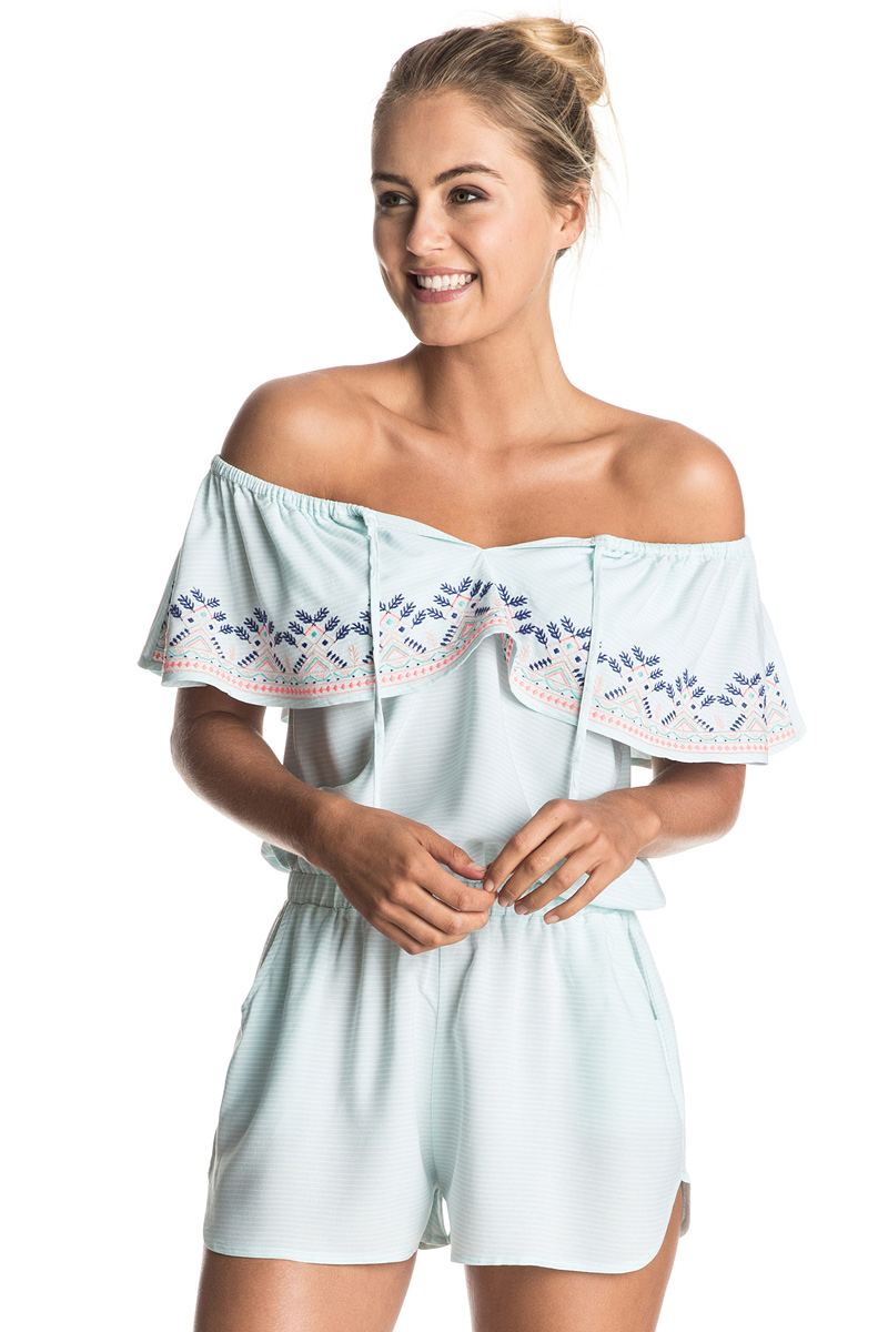 Комбинезон женский Roxy Delicate Touch, цвет: бледно-голубой. ERJX603071-BDR3. Размер 42 (S)ERJX603071-BDR3 Комбинезон женский Roxy Delicate Touch, цвет: бледно-голубой. ERJX603071-BDR3. Размер 42 (S)ERJX603071-BDR3Женский комбинезон Roxy Delicate Touch, выполненный из 100% вискозы, имеет свободный крой - просторный и удобный. Модель с открытыми плечами на резинках со шнурками и эластичным поясом с набедренными карманами. Оформлено изделие вышивкой серии Delicate Touch по переднему краю.