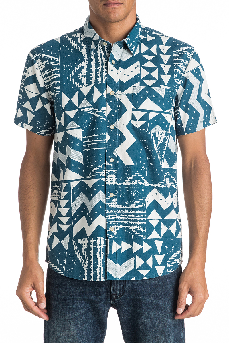 Рубашка мужская Quiksilver, цвет: голубой. EQYWT03448-BSG6. Размер L (52)EQYWT03448-BSG6 Рубашка мужская Quiksilver, цвет: голубой. EQYWT03448-BSG6. Размер L (52)EQYWT03448-BSG6Мужская рубашка Quiksilver с коротким рукавом, выполнена из натурального хлопка. Изделие прямого кроя с закругленным низом, имеется нагрудный накладной карман. Модель оформлена оригинальным принтом.