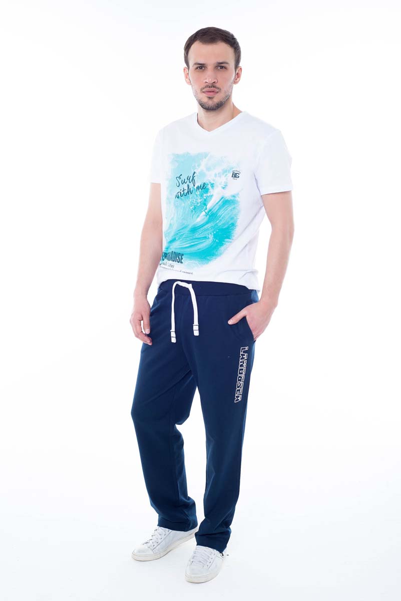 Брюки спортивные мужские BeGood, цвет: темно-синий. SS17-BGUZ-995. Размер 52SS17-BGUZ-995 Брюки спортивные мужские BeGood, цвет: темно-синий. SS17-BGUZ-995. Размер 52SS17-BGUZ-995Брюки спортивные BeGood изготовлены из хлопка. Модель на завязках дополнена боковыми карманами.