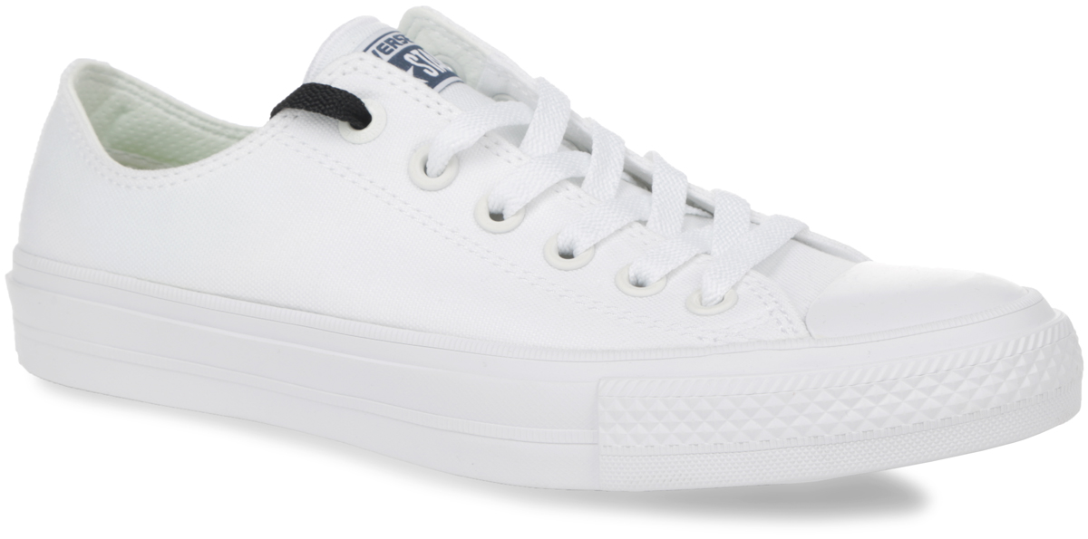 Кеды Converse Chuck Taylor All Star II OX, цвет: белый. 150154. Размер 7,5 (41)150154 Кеды Converse Chuck Taylor All Star II OX, цвет: белый. 150154. Размер 7,5 (41)150154Модные кеды Chuck Taylor All Star II OX от Converse займут достойное место среди вашей коллекции спортивной обуви.Модель выполнена из прочного текстиля и оформлена на язычке фирменной текстильной нашивкой, на подошве сзади - прорезиненной накладкой, на одной из боковых сторон - люверсами. Мыс изделия дополнен классической для кед прорезиненной вставкой. Шнуровка обеспечивает надежную фиксацию обуви на ноге. Инновационная стелька Lunarlon меняет свою форму в зависимости от давления, наклона и индивидуальных особенностей ступни, а также подстраивается под каждое движение. Она не только смягчает контакт с поверхностью, но и при каждом шаге гарантированно возвращает часть затраченной энергии. Гибкая резиновая подошва с рифлением гарантирует идеальное сцепление с любыми поверхностями. В таких кедах вашим ногам будет комфортно и уютно.