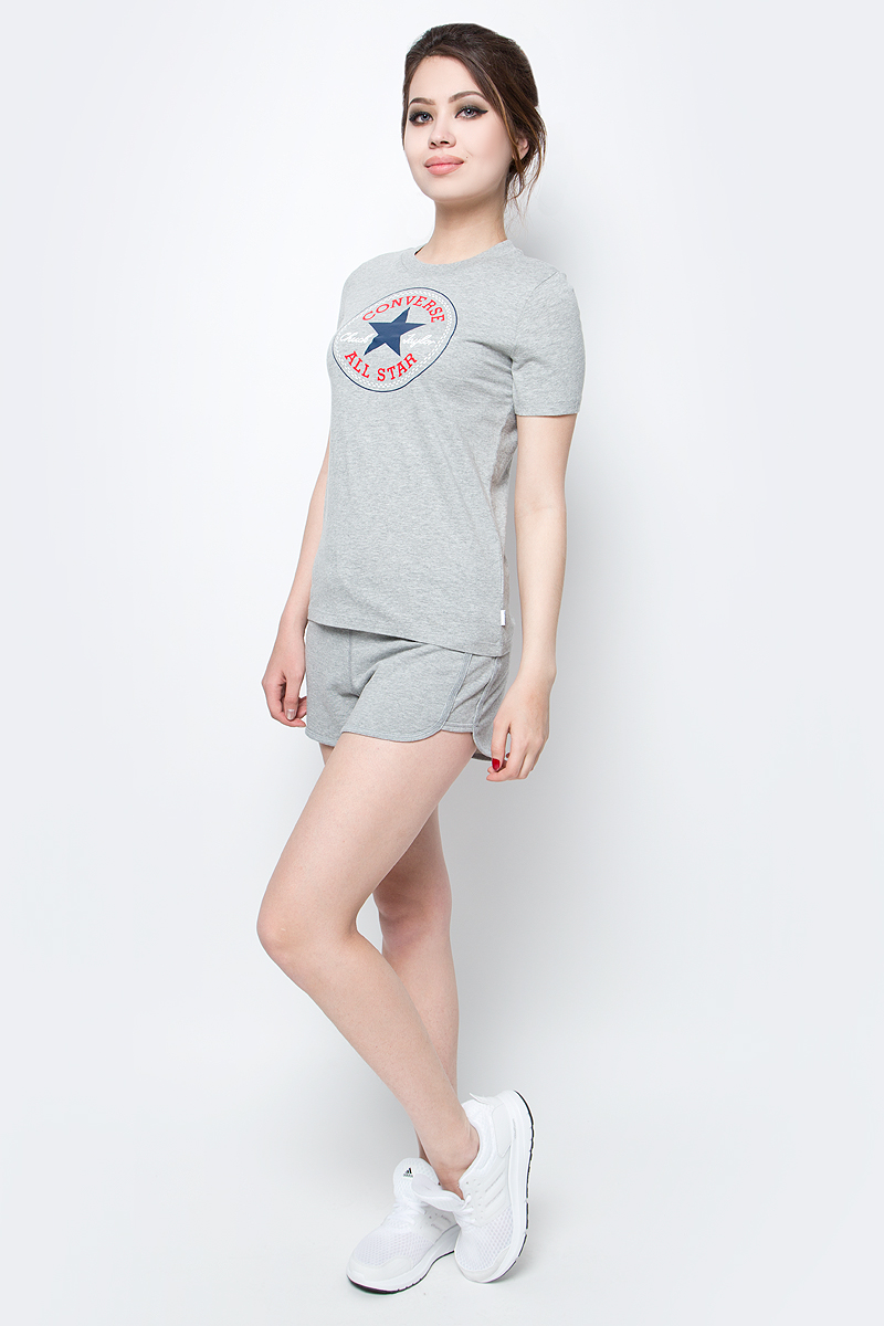 Футболка женская Converse Core Solid Chuck Patch Crew, цвет: серый. 10001124035. Размер XS (42)10001124035 Футболка женская Converse Core Solid Chuck Patch Crew, цвет: серый. 10001124035. Размер XS (42)10001124035Футболка Converse - оптимальный вариант для активного отдыха и повседневного использования. Модель выполнена из хлопка, что обеспечивает максимально комфортные ощущения во время использования. Крупный принт на груди придает изделию оригинальность.