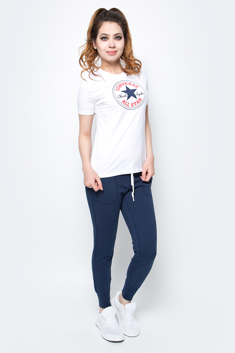 Футболка женская Converse Core Solid Chuck Patch Crew, цвет: белый. 10001124102. Размер XL (50)10001124102 Футболка женская Converse Core Solid Chuck Patch Crew, цвет: белый. 10001124102. Размер XL (50)10001124102Футболка Converse - оптимальный вариант для активного отдыха и повседневного использования. Модель выполнена из хлопка, что обеспечивает максимально комфортные ощущения во время использования. Крупный принт на груди придает изделию оригинальность.