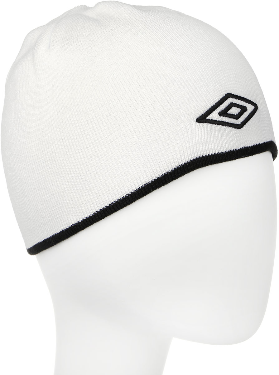 Шапка Umbro Training Beanie, цвет: белый, черный. 509. Размер универсальный509_белый, черный Шапка Umbro Training Beanie, цвет: белый, черный. 509. Размер универсальный509_белый, черныйЛегкая шапка для занятия спортом UMBRO Training Beanie из 100% акрила отлично дополнит ваш образ в холодную погоду. Оформлено изделие нашивкой с логотипом бренда. Такая шапка составит идеальный комплект с верхней одеждой, в ней вам будет уютно и тепло!