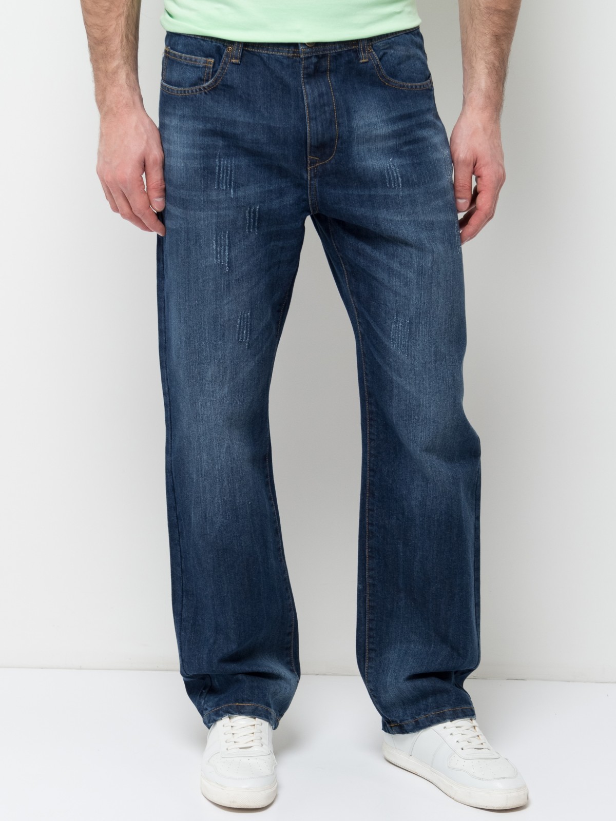 Джинсы мужские Sela Denim, цвет: синий джинс. PJ-235/1082-7253. Размер 38-34 (54-34)PJ-235/1082-7253 Джинсы мужские Sela Denim, цвет: синий джинс. PJ-235/1082-7253. Размер 38-34 (54-34)PJ-235/1082-7253Стильные мужские джинсы Sela, изготовленные из качественного хлопкового материала с потертостями, станут отличным дополнением гардероба. Джинсы прямого кроя и стандартной посадки на талии застегиваются на застежку-молнию и пуговицу. На поясе имеются шлевки для ремня. Модель представляет собой классическую пятикарманку: два втачных и накладной карманы спереди и два накладных кармана сзади.