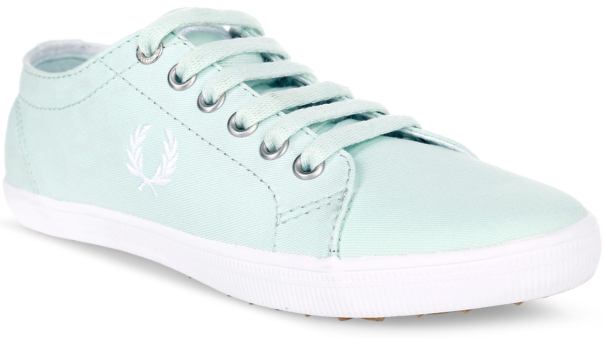 Кеды женские Fred Perry Kingston Twill, цвет: мятный. B6259U-D80. Размер 7 (40)B6259U-D80 Кеды женские Fred Perry Kingston Twill, цвет: мятный. B6259U-D80. Размер 7 (40)B6259U-D80Стильные женские кеды Kingston Twill от Fred Perry покорят вас с первого взгляда! Модель выполнена из плотного текстиля. Одна из боковых сторон модели оформлена вышивкой в виде логотипа бренда, другая сторона - перфорацией, стилизованной под люверсы. Язычок оформлен вышитыми полосками. Шнуровка обеспечивает надежную фиксацию обуви на ноге. Стелька и подкладка из текстиля гарантируют комфорт при движении. Подошва дополнена рифлением.