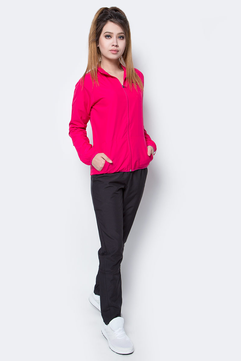 Костюм спортивный женский Puma Clean Woven Suit op W, цвет: розовый, черный. 59091521. Размер L (46/48)59091521 Костюм спортивный женский Puma Clean Woven Suit op W, цвет: розовый, черный. 59091521. Размер L (46/48)59091521Костюм спортивный женский Clean Woven Suit op W отлично подойдет для тренировок, он обеспечит свободу движений и комфорт во время занятий. Костюм выполнен из 100% полиэстера. Куртка застегивается на молнию, имеет воротник-стойку, длинные рукава и боковые карманы. Боковые швы с нахлестом вперед обеспечивают полную свободу движений. Вставки на плечах и рукавах дополняют фирменный покрой. Задний подол удлинен и закруглен. Пояс брюк из эластичного материала снабжен затягивающимся шнуром. Штанины заужены. Куртка и брюки декорированы вышитым логотипом PUMA.