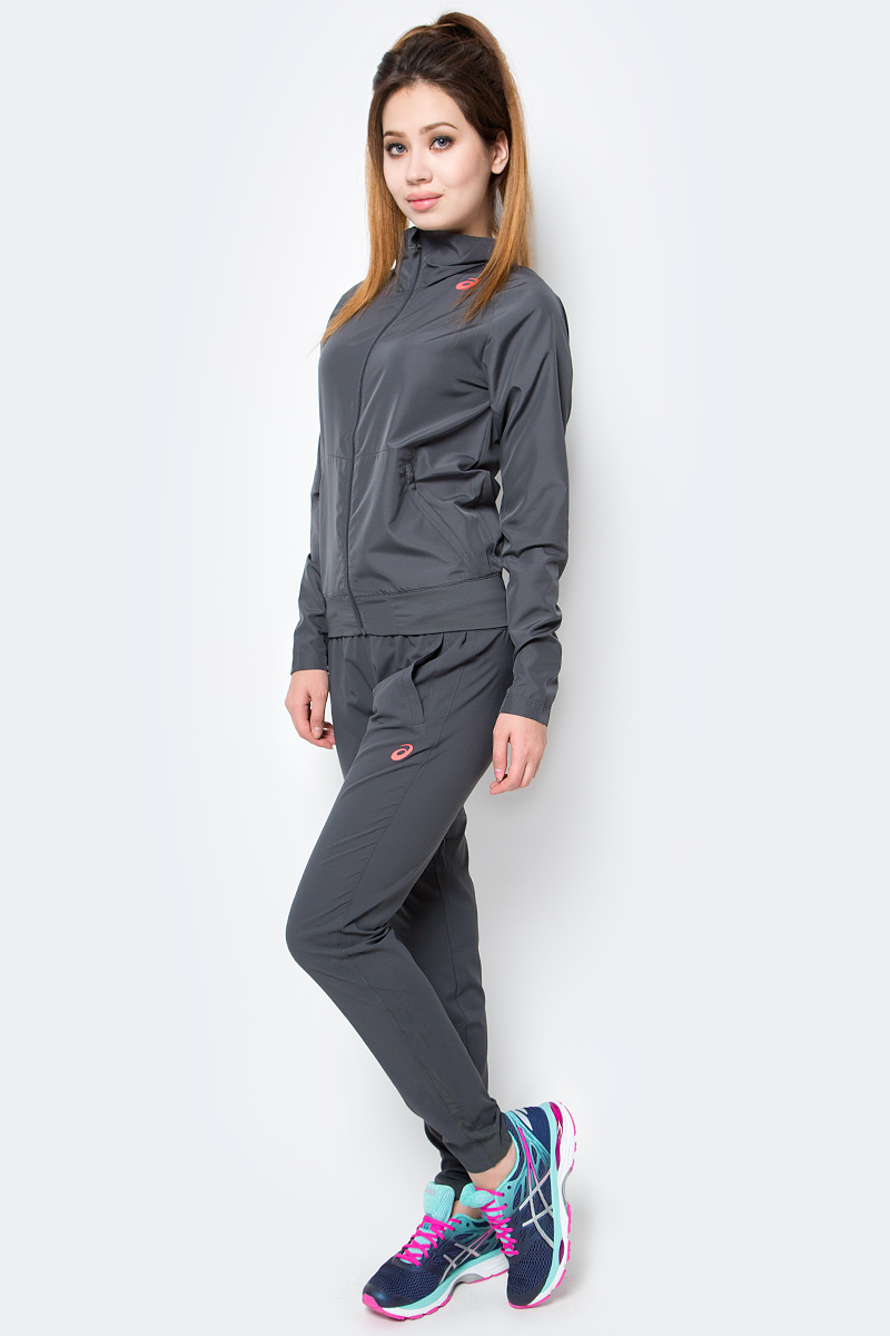 Костюм спортивный женский Asics W Club Woven Suit, цвет: серый. 141158-0779. Размер S (42/44)141158-0779 Костюм спортивный женский Asics W Club Woven Suit, цвет: серый. 141158-0779. Размер S (42/44)141158-0779Спортивный женский костюм Asics W Club Woven Suit подчеркнет вашу индивидуальность. Костюм состоит из ветровки и брюк. Костюм изготовлен из легкого материала, приятного на ощупь. Ветровка с воротником-стойкой застегивается на застежку-молнию. Брюки дополнены эластичным поясом. Такой костюм будет дарить вам комфорт и послужит замечательным дополнением к вашему гардеробу.