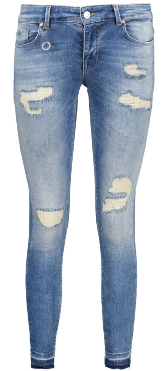 Джинсы женские Only, цвет: синий. 15135897_Medium Blue Denim. Размер 26-32 (42-32)15135897_Medium Blue Denim Джинсы женские Only, цвет: синий. 15135897_Medium Blue Denim. Размер 26-32 (42-32)15135897_Medium Blue DenimСтильные женские джинсы Only выполнены из хлопка с добавлением полиэстера и эластана. Материал мягкий и приятный на ощупь, не сковывает движения и дарит комфорт. Джинсы-скинни с заниженной посадкой застегиваются на пуговицу в поясе и ширинку на застежке-молнии. На поясе предусмотрены шлевки для ремня. Спереди модель дополнена двумя втачными карманами и одним накладным кармашком, сзади - двумя накладными карманами. Модель оформлена прострочкой и потертостями.