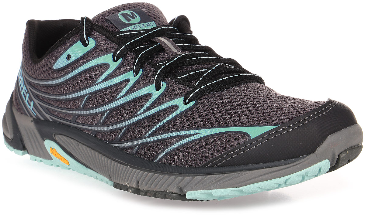 Кроссовки для бега женские Merrell Bare Access 4, цвет: черный, голубой. J03934. Размер 6 (36)J03934 Кроссовки для бега женские Merrell Bare Access 4, цвет: черный, голубой. J03934. Размер 6 (36)J03934Женские кроссовки от Merrell предназначены для бега по пересеченной местности. Конструкция модели обеспечивает высокую степень защиты стопы от повреждений. Антибактериальная пропитка подкладки и стельки M Select Fresh препятствует появлению специфического запаха. Вставки TrailProtect во фронтальной части промежуточной подошвы смягчают удары. Промежуточная подошва, выполненная из ультралегкого, прочного и упругого EVA, гарантирует усиленную амортизацию, а мягкие вставки в пяточной и фронтальной части поглощают и смягчают ударную нагрузку. Технология подошвы M Select Grip гарантирует долговечность, специальный рисунок протектора обеспечивает отличное сцепление на разных видах поверхности. Самоочищающийся протектор сконструирован таким образом, чтобы в его элементах не застревали мелкие камни, не удерживалась земля.