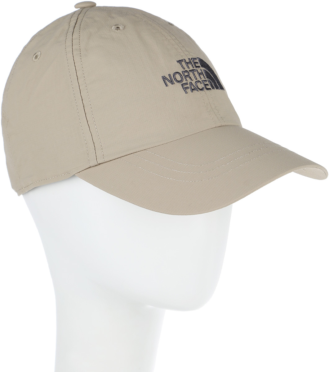 Бейсболка The North Face Horizon Hat, цвет: темно-бежевый. T0CF7W0SS. Размер S/M (56/57)T0CF7W0SS Бейсболка The North Face Horizon Hat, цвет: темно-бежевый. T0CF7W0SS. Размер S/M (56/57)T0CF7W0SSСтильная бейсболка The North Face Horizon Ball идеально подойдет для прогулок, занятия спортом и отдыха. Бейсболка, выполненная из 100% нейлона, надежно защитит вас от солнца и ветра. Модель имеет классическую конструкцию из шести панелей и специальные вентиляционные отверстия. Внутри расположена эластичная полоска. Изделие оформлено вышивкой с логотипом бренда. Объем бейсболки регулируется при помощи хлястика с пряжкой.Horizon Ball Cap - стильная кепка для летних приключений. Эта модель станет отличным аксессуаром и дополнит ваш повседневный образ.