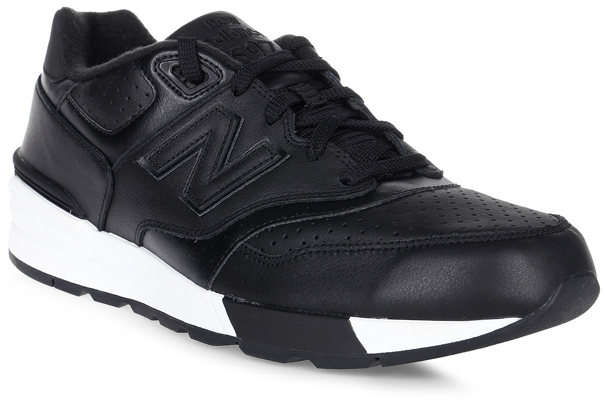 Кроссовки мужские New Balance 597, цвет: черный. ML597BLL/D. Размер 11 (45)ML597BLL/D Кроссовки мужские New Balance 597, цвет: черный. ML597BLL/D. Размер 11 (45)ML597BLL/DСтильные мужские кроссовки от New Balance придутся вам по душе. Верх модели выполнен из высококачественныхматериалов и дополнен перфорацией. По бокам обувь оформлена, декоративными элементами в виде фирменного логотипа бренда, на язычке - фирменной нашивкой, задник логотипом бренда. Классическая шнуровка надежно зафиксирует изделие на ноге. Мягкая верхняя часть и стелька, изготовленные из текстиля, гарантируют уют и предотвращают натирание. Подошва оснащена рифлением для лучшей сцепки с поверхностями. Удобные кроссовки займут достойное место среди коллекции вашей обуви.