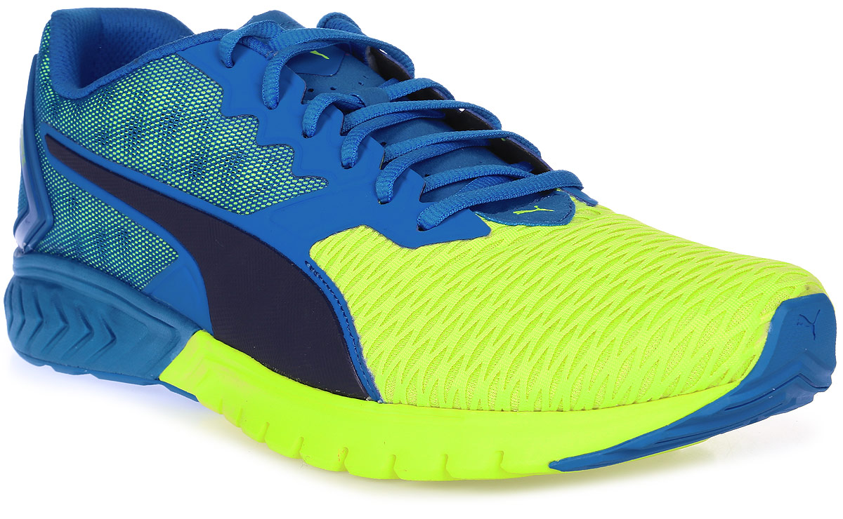 Кроссовки мужские Puma Ignite Dual, цвет: голубой, желтый. 18909402. Размер 11 (45)18909402 Кроссовки мужские Puma Ignite Dual, цвет: голубой, желтый. 18909402. Размер 11 (45)18909402Модель Ignite Dual от Puma, самая яркая новинка среди технологичных беговых кроссовок, обладет целым рядом особенностей, работающих на благо атлету. Верх, выполненный из эластичной текстурированной сетки, мягко облегает ногу, не препятствуя циркуляции воздуха и не сдерживая свободу движений. Формованная деталь в пяточной части обеспечивает необходимую поддержку и фиксацию стопы. Особого внимания заслуживает специально сконструированная многокомпонентная подошва, помогающая достигнуть высоких результатов как на соревнованиях, так и во время регулярных тренировок. Инновационный вспененный материал Ignite обеспечивает возврат энергии и обладает уникальными амортизирующими свойствами, необходимыми для гашения ударных нагрузок по всей поверхности. Дополнительная амортизация в пяточной части осуществляется за счет шевронного дизайна, имитирующего действие пружины, а также формованной стельки из легкого вспененного ЭВА. Расположенные в передней части подошвы бороздки Flex обеспечивают характерное для естественного бега плавное сгибание стопы от средней части к носочной. Все эти детали придают модели актуальный и оригинальный облик.