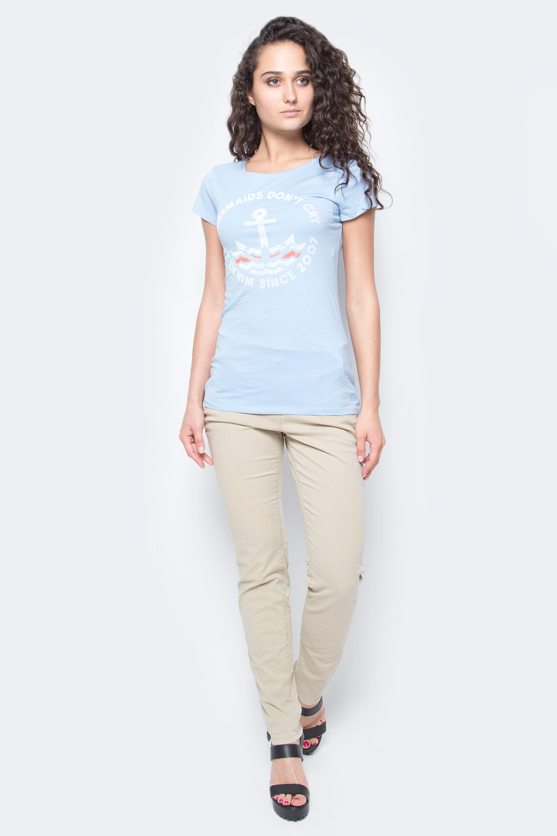 Футболка женская Tom Tailor Denim, цвет: светло-голубой. 1037264.01.71_6918. Размер L (48)1037264.01.71_6918 Футболка женская Tom Tailor Denim, цвет: светло-голубой. 1037264.01.71_6918. Размер L (48)1037264.01.71_6918Женская футболка Tom Tailor выполнена из хлопка. Модель с круглым вырезом горловины и короткими стандартными рукавами. Спереди футболка оформлена принтом.