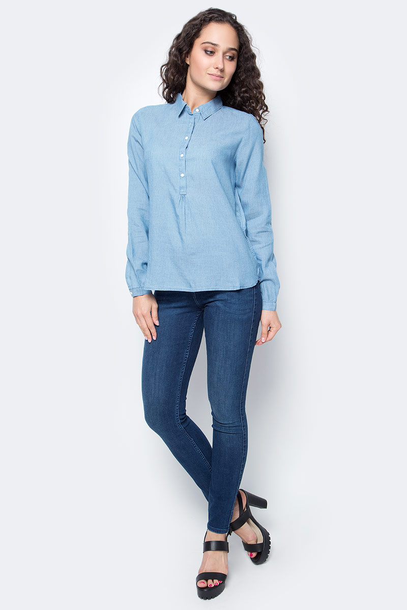 Блузка женская Levis®, цвет: голубой. 2964500010. Размер L (46)2964500010 Блузка женская Levis®, цвет: голубой. 2964500010. Размер L (46)2964500010Блузка женская Levis® изготовлена из качественной смесовой ткани. Модель с длинными рукавами и отложным воротником застегивается сверху на пуговицы. Низ изделия слегка закруглен.