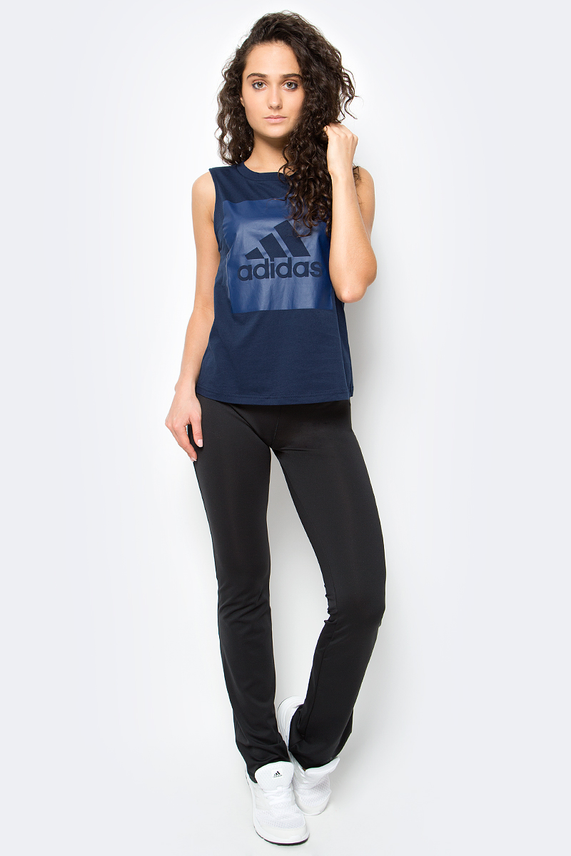 Майка женская Adidas Ess Logo Sl Tee, цвет: темно-синий. S97225. Размер M (46/48)S97225 Майка женская Adidas Ess Logo Sl Tee, цвет: темно-синий. S97225. Размер M (46/48)S97225Майка Ess Logo Sl Tee от adidas выполнена из натуральной хлопковой ткани, которая комфортна к телу и свободно пропускает воздух. Модель прямого кроя с круглым воротом украшена большим принтом с фирменным логотипом adidas. Внутренний шов ворота обработан тесьмой.