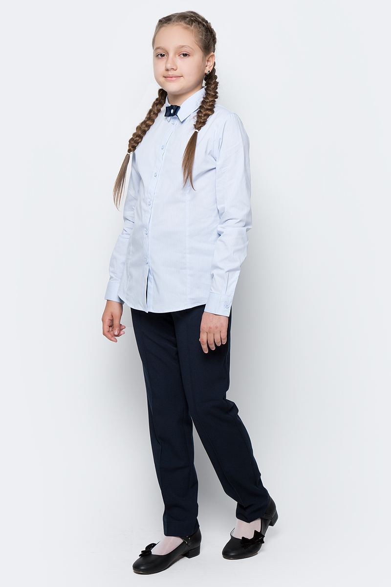 Блузка для девочки Button Blue, цвет: голубой. 217BBGS22071805. Размер 128, 8 лет217BBGS22071805 Блузка для девочки Button Blue, цвет: голубой. 217BBGS22071805. Размер 128, 8 лет217BBGS22071805Блузки для школы купить не сложно, но выбрать модель, сочетающую прекрасный состав, элегантный дизайн, привлекательную цену, не так уж и легко. Купить красивую школьную блузку для девочки недорого возможно, если это блузка от Button Blue! Белая школьная блузка с бантиком понадобится 1 сентября как никогда, придав образу торжественность и элегантность. Блузка изготовлена из качественной смесовой ткани. Модель с длинными рукавами и отложным воротником застегивается на пуговицы.