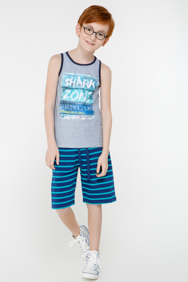 Майка для мальчика Overmoon Shark, цвет: серый. 21114220002_1900. Размер 15821114220002_1900 Майка для мальчика Overmoon Shark, цвет: серый. 21114220002_1900. Размер 15821114220002_1900Трикотажная майка Overmoon Shark декорирована ярким принтом спереди. Модель с круглым вырезом горловины и короткими разрезами по бокам.