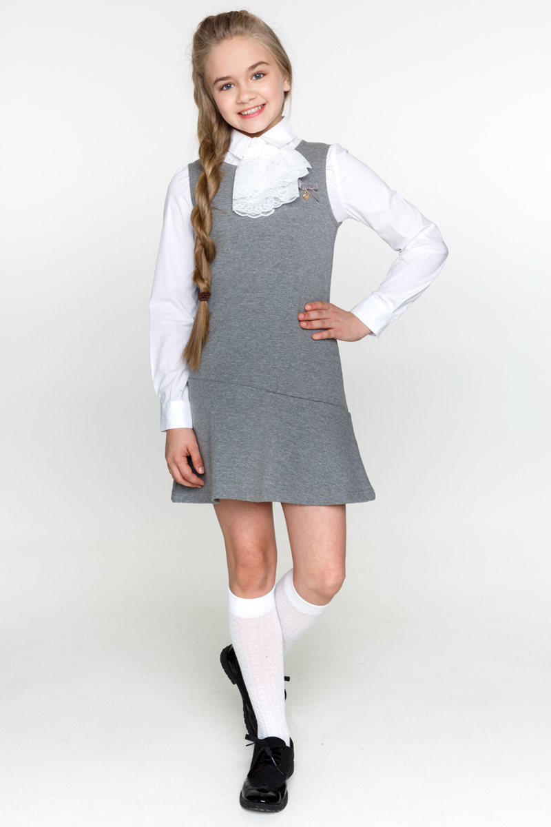 Сарафан для девочки Acoola Gal 1, цвет: серый. 20240200011_1900. Размер 13420240200011_1900 Сарафан для девочки Acoola Gal 1, цвет: серый. 20240200011_1900. Размер 13420240200011_1900Сарафан для девочки Acoola Gal 1 выполнен из плотного трикотажа, с ассиметричным отрезом по линии бедер и расклешенной юбкой. Модель с круглым вырезом горловины, декоративным бантиком с подвеской спереди и застежкой-молнией на спинке.
