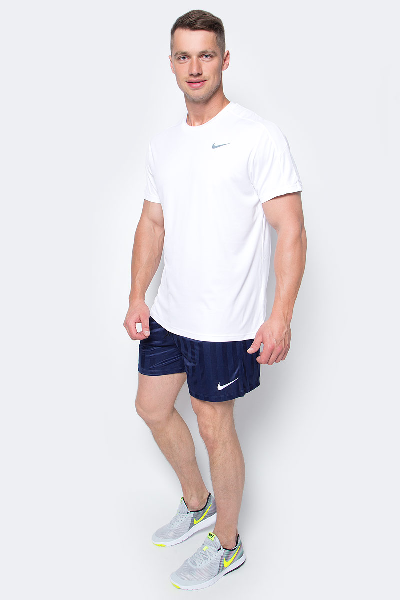 Футболка мужская Nike Team Court Crew, цвет: белый. 644784-104. Размер L (50/52)644784-104 Футболка мужская Nike Team Court Crew, цвет: белый. 644784-104. Размер L (50/52)644784-104Мужская футболка Team Court Crew от Nike изготовлена из ультрамягкой ткани Dri-Fit. Ткань Dri-Fit обеспечивает воздухопроницаемость и комфорт. Модель с круглым вырезом горловины и короткими рукавами оформлена фирменным логотипом.