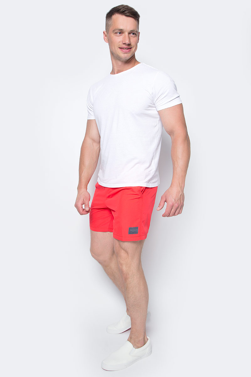Шорты для плавания мужские Speedo Check Trim Leisure 16 Watershort, цвет: красный. 8-09264B593-B593. Размер M (48/50)8-09264B593-B593 Шорты для плавания мужские Speedo Check Trim Leisure 16 Watershort, цвет: красный. 8-09264B593-B593. Размер M (48/50)8-09264B593-B593Мужские шорты Speedo Check Trim Leisure 16 Watershort отлично подойдут для плавания и отдыха на пляже. Специальное влагоотталкивающее покрытие и обработка Quick dry позволяет шортам быстрее высыхать после намокания. Ткань имеет специальную обработку материала придающей ей бархатистый эффект и приятные тактильные свойства. Сетчатая несъемная вставка в виде трусов-слипов обеспечивает необходимую циркуляцию воздуха. Эластичный пояс со скрытым затягивающимся шнурком позволяет отрегулировать посадку точно по фигуре. По бокам расположены два прорезных кармана, на которых предусмотрена система слива воды. Изделие оформлено принтовой надписью, содержащей название бренда. Такие шорты - идеальный выбор для отдыха, купания и активных игр на пляже. В них вы всегда будете чувствовать себя уверенно и комфортно!