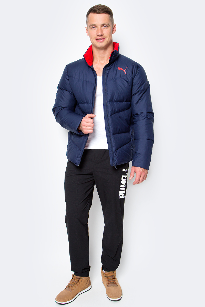 Куртка мужская Puma ESS Down Jacket, цвет: синий. 83864106. Размер XL (52)838641_06 Куртка мужская Puma ESS Down Jacket, цвет: синий. 83864106. Размер XL (52)838641_06Куртка Puma выполнена из стеганного текстиля. Модель декорирована логотипом PUMA, нанесенным методом глянцевой печати, а также силиконовой эмблемой PUMA. Среди других отличительных особенностей модели – воротник с подкладкой из флиса, надежно закрывающий спереди шею и подбородок и ветрозащитным клапаном, боковые карманы на молнии в швах с односторонней подкладкой из флиса, отделка изнутри эластичным материалом манжет и подола, петля для вешалки, внутренний карман для электронных устройств с клапаном, висячий ярлык с указанием состава наполнителя.