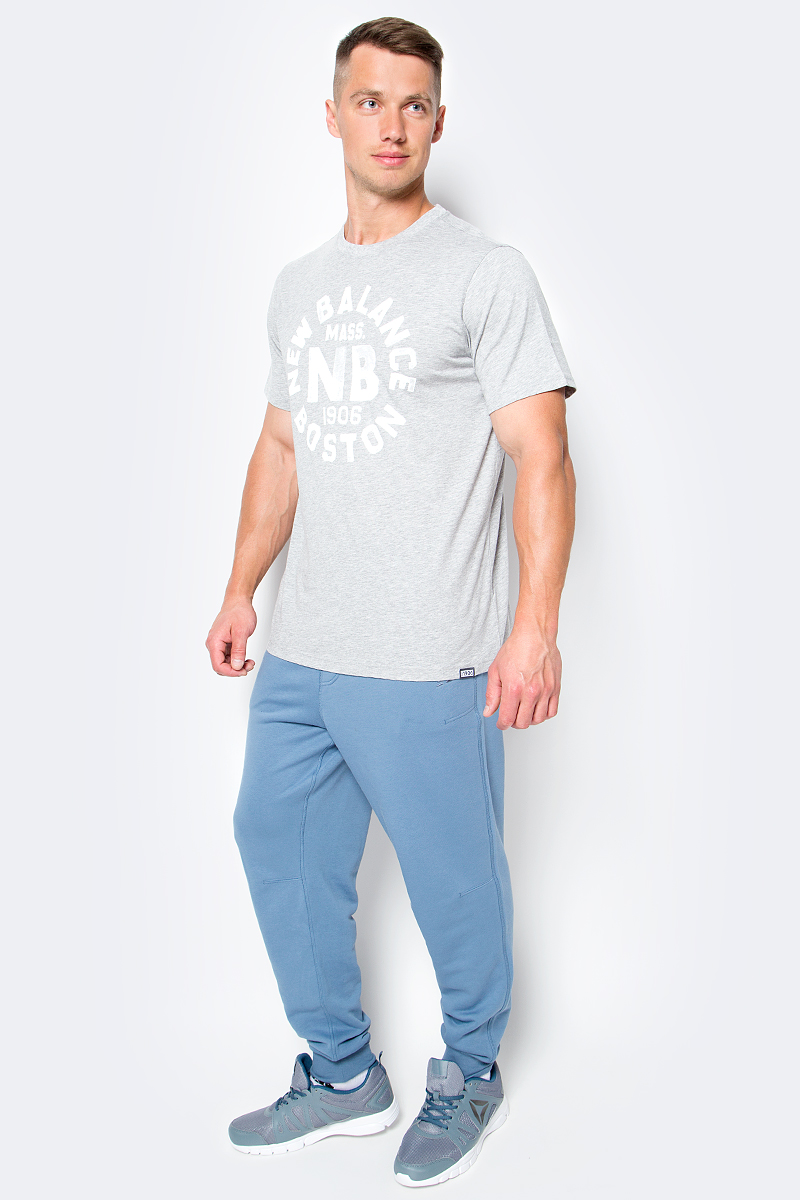 Футболка мужская New Balance Boston Tee, цвет: серый. MT71506/AG. Размер L (48/50)MT71506/AG Футболка мужская New Balance Boston Tee, цвет: серый. MT71506/AG. Размер L (48/50)MT71506/AGФутболка мужская Boston Tee от New Balance выполнена из тонкого трикотажа. Модель прямого кроя. Имеет круглый вырез, короткий рукав, спереди принт.