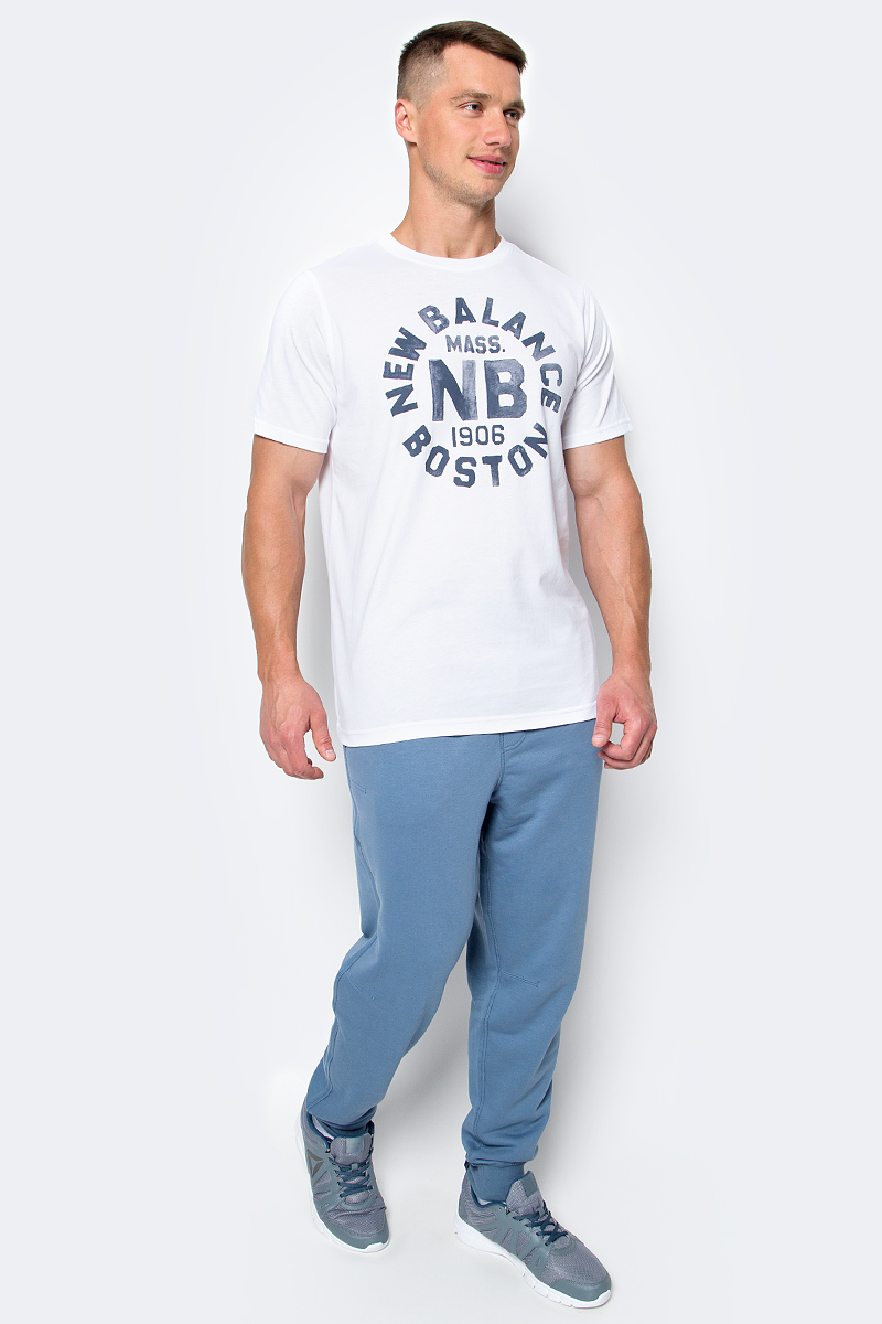 Брюки спортивные мужские New Balance, цвет: синий. MP63560/DPE. Размер L (48/50)MP63560/DPE Брюки спортивные мужские New Balance, цвет: синий. MP63560/DPE. Размер L (48/50)MP63560/DPEУдобные мужские спортивные брюки New Balance великолепно подойдут для отдыха, повседневной носки, а также для занятий спортом. Модель зауженного к низу кроя и средней посадки изготовлена из хлопка с добавлением полиэстера, благодаря чему великолепно пропускает воздух, обладает высокой гигроскопичностью и превосходно сидит, обеспечивая вам комфорт даже во время интенсивных тренировок. Брюки имеют широкую эластичную резинку на поясе, объем талии регулируется при помощи шнурка. Брючины дополнены трикотажными манжетами. Изделие дополнено двумя карманами спереди.Эти модные и в тоже время удобные брюки - настоящее воплощение комфорта. В них вы всегда будете чувствовать себя уверенно и уютно, и непременно достигнете новых спортивных высот.