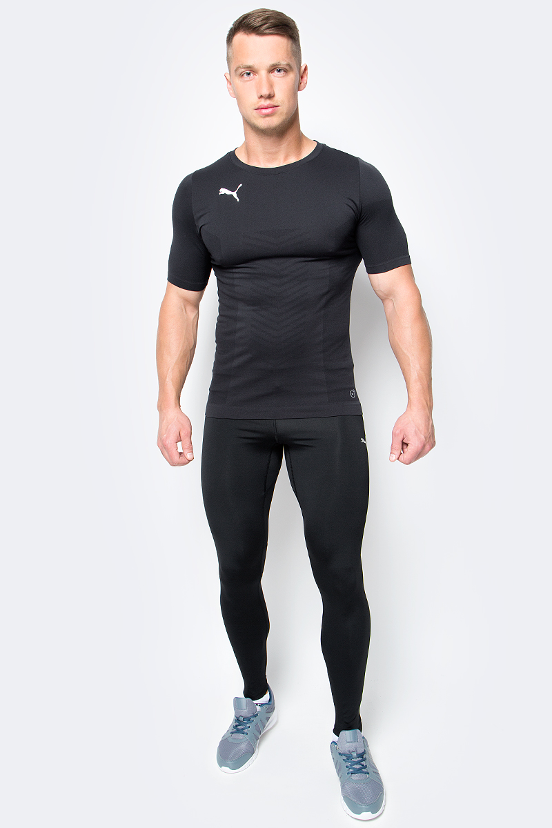 Тайтсы для бега мужские Puma Speed Long Tight, цвет: черный. 51499401. Размер M (48/50)51499401 Тайтсы для бега мужские Puma Speed Long Tight, цвет: черный. 51499401. Размер M (48/50)51499401Мужские тайтсы для бега Speed Long Tight изготовлены с использованием высокофункциональной технологии dryCELL, которая отводит влагу, поддерживает тело сухим и гарантирует комфорт во время активных тренировок и занятий спортом. Легкий сверхэластичный материал изделия прекрасно держит форму и обеспечивает полный комфорт. Ткань изделия обработана уникальной органической пропиткой Cleansport NXT, гарантирующей только приятные запахи. Сетчатые вставки улучшают циркуляцию воздуха в зонах с повышенным тепловыделением. Плоские швы исключают натирание и возникновение дискомфорта. Карман сзади с водонепроницаемой подкладкой снабжен застежкой-молнией для надежного хранения ваших вещей. Логотип и другие декоративные элементы из светоотражающего материала позаботятся о вашей безопасности в темное время суток. Особый покрой штанин в области колена обеспечивает легкое сгибание и разгибание ноги и полную свободу движений. Также штанины снизу снабжены застежками-молниями, чтобы брюки было удобно надевать и снимать. Пояс из эластичного материала с кулиской снабжен затягивающимся шнуром для лучшей посадки по фигуре.