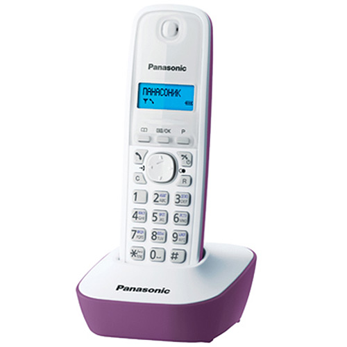 Panasonic KX-TG1611 RUF, Purple DECT телефонKX-TG1611RUF Panasonic KX-TG1611 RUF, Purple DECT телефонKX-TG1611RUFDECT-телефон Panasonic KX-TG1611 RUF предложит владельцу массу полезных функций, 12 мелодий звонка, стильный дизайн и подарит радость общения. Аппарат оснащен 1-строчным монохромным дисплеем с подсветкой. Это делает его использование в темноте или плохо освещенном помещении чрезвычайно удобным. Телефонная книга и журнал входящих вызовов способны сохранить до 50 номеров. Автоматический определитель номера поможет избежать нежелательных бесед, часы и будильник - не опоздать на работу или встречи. Поддержка стандартов DECT/GAP позволяет использовать любые совместимые телефоны и базы (не все функции могут быть доступны). Аппарат снабжен русскоязычным меню.