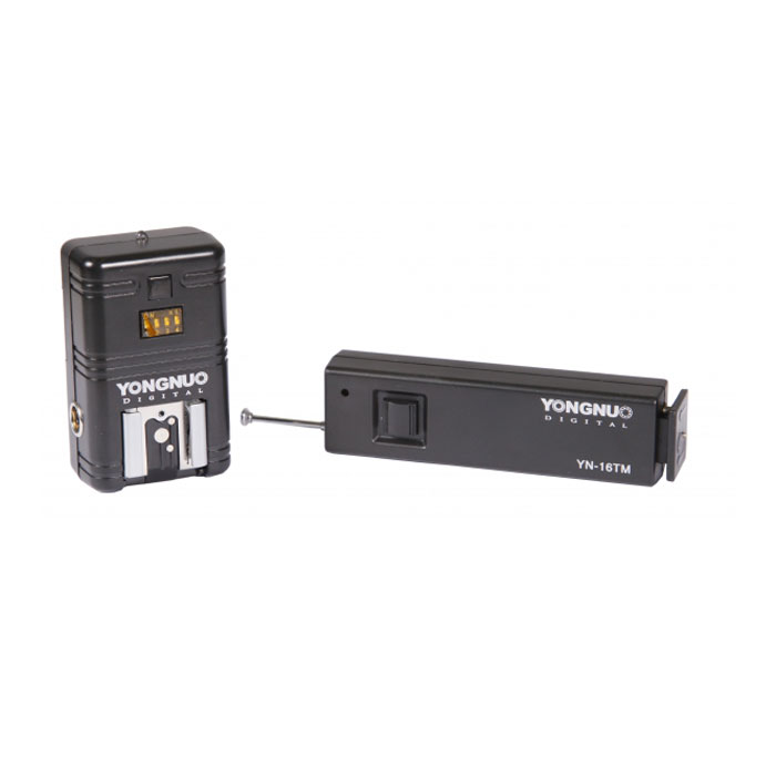 Yongnuo YN-16 /N1YN-16 /N1 Yongnuo YN-16 /N1YN-16 /N1Комплект Yongnuo YN-16 /N1 состоит из радиопередатчика и приемника и может работать как:- беспроводной (радио) пульт ДУ. С функцией фокусировки и однокадровой съемки, последовательной съемки, съемки с задержкой по таймеру, съемкой в режиме BULB (режим BULB должен быть заранее выставлен на камере). Пульт подходит для использования с фотокамерами: Nikon D3/D300/D2H/D200/D1H/D1X/D100- беспроводной трансмиттер для накамерных фотовспышек. Фотовспышка должна быть установлена в радиоприемную часть пульта YN-16 (там есть горячий башмак для фотовспышек), а передатчик YN-16 должен быть установлен на горячий башмак фотокамеры. Трансмиттер совместим с фотовспыками: Nikon SB-900, SB-800, SB-600, SB-28, SB-27, SB-26, SB-25, SB-24; Canon 580EX II, 580EX, 540EZ, 520EZ, 430EZ, 430EX, 420EX, 420EZ, 380EX; Pentax AF-540 FGZ, AF-360 FGZ, AF-400 FT, AF-240 FT; Olympus FL-50, FL36; Sigma EF-500 DG Super, EF-500 DG ST, EF-430; Sunpak Auto 2000DZ, 622 Pro, 433AF, 433D, 383, 355AFm 344D, 333D; Vivitar 285HV; другие вспышки с функцией выхода из сна ( wake up)- беспроводный трансмиттер для студийных фотовспышекОдно радиопередающее устройство YN-16 может управлять несколькими радиоприемными устройствами YN-16. Таким образом один передатчик YN-16, установленный на камере может одновременно управлять нескольким удаленными фотовспышками. Для этого нужно дополнительно приобрести соответствуещее количество радиоприемных устройств YN-16, которые продаются отдельно от стандартного комплекта. В комплекте поставляется стандартный кабель со штекером 6,35 мм для студийных фотовспышек. Если ваша студийная фотовспышка имеет вход под штекер 3,5 мм, нужно дополнительно приобрести переходник 6,35->3,5мм.