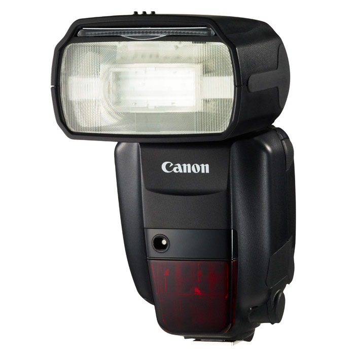Canon Speedlite 600EX-RT5296B003 Canon Speedlite 600EX-RT5296B003Универсальная вспышка Canon Speedlite 600EX-RT со встроенной системой управления по радиоканалу, созданная для профессиональных фотографов.Радиоуправление на большом расстоянии:Speedlite 600EX-RT со встроенной системой управления по радиоканалу, обеспечивающей надежное срабатывание выносной вспышки на расстоянии до 30 м даже при наличии препятствий. Доступны 15 частотных каналов, нужно только выбрать канал с наилучшим приемом.Освещение несколькими вспышками:Используйте до 15 Speedlite 600EX-RT одновременно для съемки с несколькими вспышками - идеальный вариант для съемки больших объектов, интерьеров или портретов. Вспышки могут быть назначены в одну из трех групп (до пяти групп при использовании управления по радиоканалу), которыми можно управлять по отдельности или вместе.Экспозамер E-TTL II:При использовании Speedlite 600EX-RT на фотокамере или как выносной вспышки система экспозамера E-TTL II от Canon каждый раз обеспечивает точную экспозицию.Дистанционное управление камерой:Установите камеру EOS в любом месте и спускайте затвор с помощью Speedlite 600EX-RT, находясь на расстоянии до 30 м. Просто установите на камеру Speedlite ST-E3-RT с управлением по радиоканалу или вторую вспышку Speedlite 600EX-RT и наслаждайтесь удобной сменой ракурсов. При синхронизированной съёмке возможен одновременный спуск затвора до 15 камер.Творческие режимы вспышки:Высокоскоростная синхронизация позволяет Speedlite 600EX-RT работать в широком диапазоне выдержек - идеально подходит для заполняющей вспышки при ярком солнечном свете. Попробуйте синхронизацию по второй шторке или стробоскопическую вспышку для создания особых эффектов освещения.Быстрая и мощная:Ведущее число 60 (ISO 100, м) позволяет Speedlite 600EX-RT освещать значительную площадь, даже при отражении вспышки от стен и потолка. Четыре аккумулятора AA/LR6 обеспечивают бесшумную перезарядку в течение всего 0,1 сек.Съёмка в отраженном свете, поворотная головка и изменяемый угол освечивания:Направьте головку вспышки Speedlite 600EX-RT вверх или в сторону, чтобы отразить свет от потолка или стен, для более мягкого освещения при портретной съёмке. Головка с изменяемым фокусным расстоянием позволяет изменять угол освечивания в соответствии с фокусным расстоянием объектива для максимальной эффективности вспышки.Профессиональные функции, интуитивно понятное управление:Уровень защиты от влаги Speedlite 600EX-RT аналогичен защите профессиональной зеркальной камеры Canon EOS 1D X. Большой графический ЖК-дисплей с подсветкой обеспечивает быстрое и удобное управление вспышкой.
