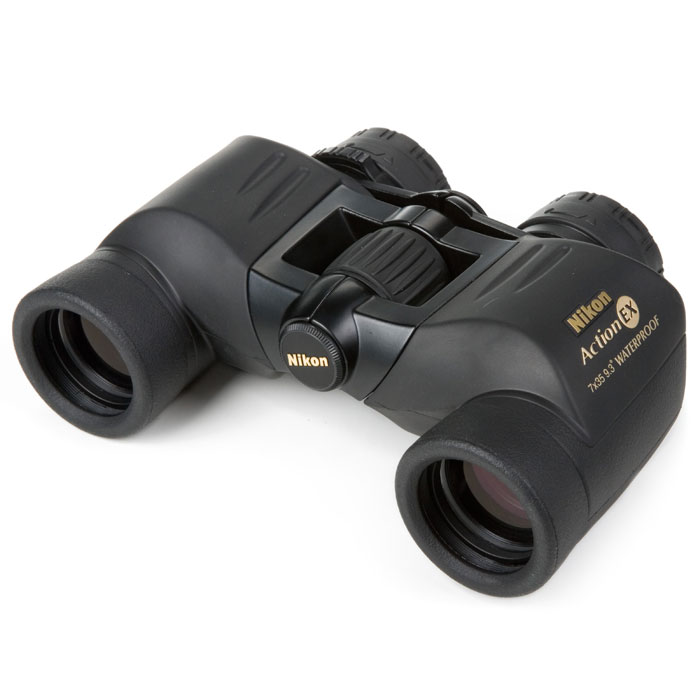 Nikon Action VII EX 7x35 WP бинокльBAA660AA Nikon Action VII EX 7x35 WP бинокльBAA660AAБудучи надежно защищенным от воды, загрязнений и механических повреждений, бинокль Nikon 7x35 WP Action EX также имеет такое немаловажное свойство, как компактность и малый вес. Его оптика, дающая изображение высокого качества благодаря многослойному просветлению, никогда не запотеет - об этом позаботится азот, заполняющий корпус прибора. Таким образом, этот бинокль столь же вынослив, мощен и неприхотлив, как и человек, приобретающий его: модель Nikon 7x35 WP Action EX особенно часто используется охотниками, спортивными болельщиками, туристами, то есть всеми, кому приходится проводить наблюдения в сложных ситуациях и непростых погодных условиях. Если Вы предпочитаете жить в действии и постоянно находиться в движении, то бинокль серии Action EX - дающий широкий обзор, никогда не запотевающий, прочный и водостойкий - не станет Вам помехой, а будет верным спутником и надежным помощником. Основные особенности модели: - водозащищенность до 1 метра в течение 5 минут, - защита от запотеваний (обеспечивается азотным заполнением), - особая конструкция окуляров с вынесенным выходным зрачком (обеспечивает наилучшую видимость всего поля зрения даже для тех, кто носит очки), - поворотно-выдвижные наглазники из силиконовой резины с несколькими фиксированными положениями (выравнивают поля зрения), - широкое поле зрения, - многослойное просветляющее покрытие линз (обеспечивает яркость и четкость изображения), - резиновое покрытие корпуса (обеспечивает защиту от ударов, гарантирует удобство захвата), - материал линз и призм: стекло eco-glass (без содержания свинца и мышьяка).