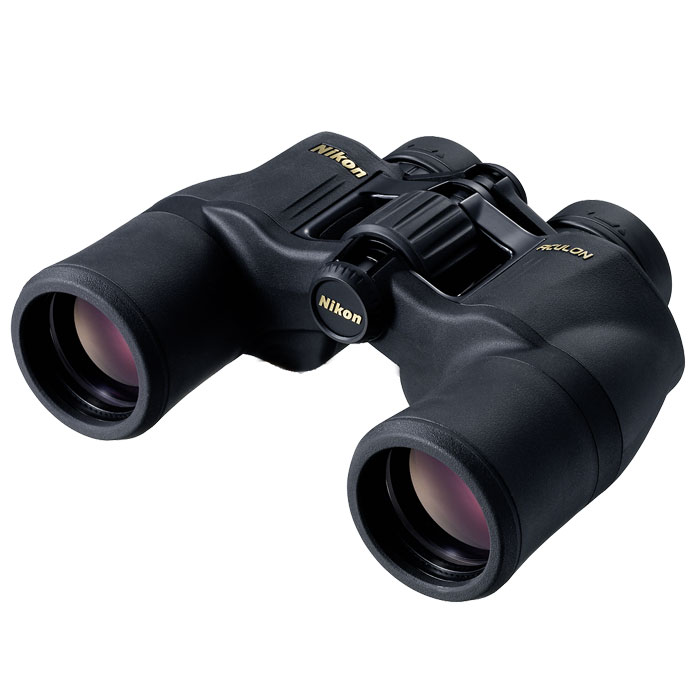 Nikon Aculon A211 10x42 бинокльBAA812SA Nikon Aculon A211 10x42 бинокльBAA812SAПолностью контролируемый цикл производства, инновационные разработки в области проектирования оптических систем, высокие стандарты качества и большой выбор оптических наблюдательных приборов - всё это позволяет занимать компании Nikon одно из лидирующих положений на мировом рынке прецизионной оптики. Основное назначение бинокля Nikon Aculon A211 10x42Представляем Вам новую серию биноклей Nikon Aculon A211, пришедшую на смену популярной классической серии Nikon Action VII. Бинокль Nikon Aculon A211 10x42 можно взять с собой в туристическое путешествие, в субботнюю вылазку на природу - понаблюдать за миром живой природы или красотой вечернего леса, или использовать для наблюдения за динамичными спортивными мероприятиями. Основные характеристики бинокля Nikon Aculon A211 10x42Увеличение 10х, призмы Porro, диаметр выходного зрачка 4,2 мм, видимое поле зрения 60°Асферические линзы с многослойным просветляющим покрытиемЦентральная фокусировка, регулировка межзрачкового расстояния (диапазон 56…72 мм), удобные поворотно-выдвижные наглазникиУстановка на штатив (диаметр отверстия 1/4 дюйма) Конструктивные особенности бинокля Nikon Aculon A211 10x42Бинокль Nikon Aculon A211 10x42 - одна из 9 моделей новой серии Aculon A211, представленной компанией Nikon. Прибор выполнен в классическом корпусе с резиновым покрытием, благодаря чему он надёжно защищён от механических повреждений (царапин, ударов, и т.д.) и пыли, при этом бинокль удобно держать в руках, не опасаясь выскальзывания. Большой диаметр объектива (42 мм) и система Porro призм предоставляют наблюдателю качественное яркое и объёмное изображение, минимизируя потери света на отражение (по сравнению с системой Roof призм). Применение асферических линз уменьшает аберрации оптической системы и обеспечивает прекрасное изображение без дисторсии по всему полю зрения. Многослойное просветляющее покрытие линз улучшает светопропускную способность всей оптической конструкции и увеличивает контраст получаемого изображения. Удобные поворотно-выдвижные резиновые наглазники обеспечивают комфортную работу с Nikon Aculon A211 10x42. Наличие штативного гнезда (диаметр 1/4 дюйма) позволяет установить бинокль Nikon Aculon A211 10x42 на штатив при помощи специального адаптера (не входит в комплект поставки).