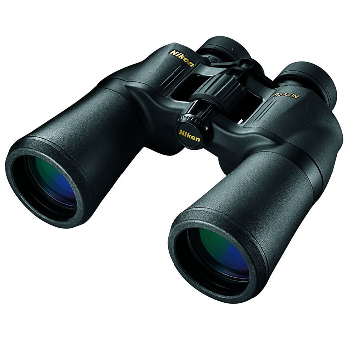 Nikon Aculon A211 7x50 бинокльBAA813SA Nikon Aculon A211 7x50 бинокльBAA813SAПолностью контролируемый цикл производства, инновационные разработки в области проектирования оптических систем, высокие стандарты качества и большой выбор оптических наблюдательных приборов - всё это позволяет занимать компании Nikon одно из лидирующих положений на мировом рынке прецизионной оптики. Основное назначение бинокля Nikon Aculon A211 7x50Представляем Вам новую серию биноклей Nikon Aculon A211, пришедшую на смену популярной классической серии Nikon Action VII. Вместе с биноклем Nikon Aculon A211 7x50 Вы сможете не только наблюдать за миром живой природы, любоваться полётом птиц или следить за игрой любимой спортивной команды по биатлону, но и детально изучать объекты большой протяжённости, как на земле, так и на небе. Основные характеристики бинокля Nikon Aculon A211 7x50Увеличение 7х, призмы Porro, диаметр выходного зрачка 7,1 мм, диапазон фокусировки объектива - от 8 м, большое удаление выходного зрачка (более 17 мм) Асферические линзы с многослойным просветляющим покрытиемЦентральная фокусировка, регулировка межзрачкового расстояния (диапазон 56…72 мм), удобные поворотно-выдвижные наглазникиУстановка на штатив (диаметр отверстия 1/4 дюйма) Конструктивные особенности бинокля Nikon Aculon A211 7x50Бинокль Nikon Aculon A211 7x50 - одна из 9 моделей новой серии Aculon A211, представленной компанией Nikon. Обновлённый дизайн корпуса классической формы прекрасно дополняется прочным и нескользящим резиновым покрытием. Прибор надёжно защищён от внешних механических повреждений (царапин, вмятин, и т.д.) и неблагоприятного воздействия окружающей среды.Светосильный объектив (диаметром 50 мм) Nikon Aculon A211 7x50 и применение асферических линз обеспечивают яркое изображение без дисторсии по всему полю зрения. Система Porro призм позволяет получить насыщенное и объёмное изображение, минимизируя потери света на отражение (по сравнению с системой Roof призм). Многослойное просветляющее покрытие линз улучшает светопропускную способность всей оптической конструкции и увеличивает контрастность наблюдаемой картинки. Комфортную работу с Nikon Aculon A211 7x50 обеспечиваютмягкие поворотно-выдвижные резиновые наглазники, а точная настройка прибора под базу глаз наблюдателя осуществляется при помощи барабана центральной фокусировки и механизма регулировки межзрачкового расстояния. Большое удаление выходного зрачка (более 17 мм) сделает процесс наблюдения простым и удобным даже для тех, кто носит очки. Наличие штативного гнезда (диаметр 1/4 дюйма) позволяет установить бинокль на штатив при помощи специального адаптера(не входит в комплект поставки).