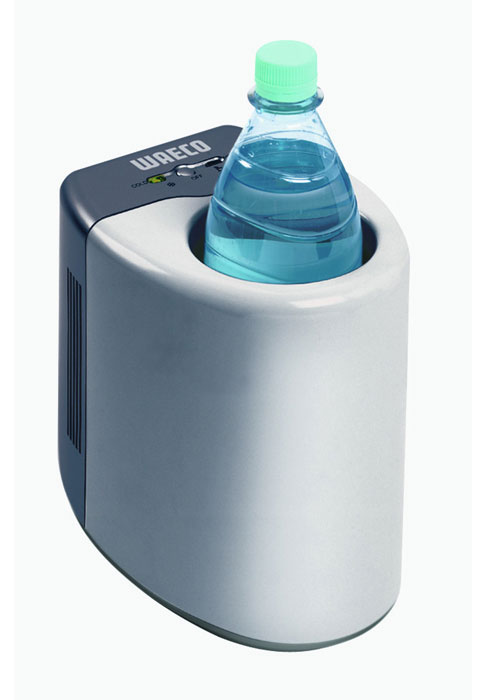 WAECO MyFridge MF-1F холодильник для бутылокMF-1F-12/24 WAECO MyFridge MF-1F холодильник для бутылокMF-1F-12/24Охладитель для бутылок WAECO MyFridge MF-1F позволит Вам всегда иметь в Вашем автомобиле прохладный напиток для утоления жажды. В него можно поместить бутылки емкостью до 1,5 литров. Устройство охлаждает на 22°С ниже температуры окружающей среды, а если понадобится, то может и нагреть содержимое бутылки или другой подходящей по размеру емкости до +60°С.