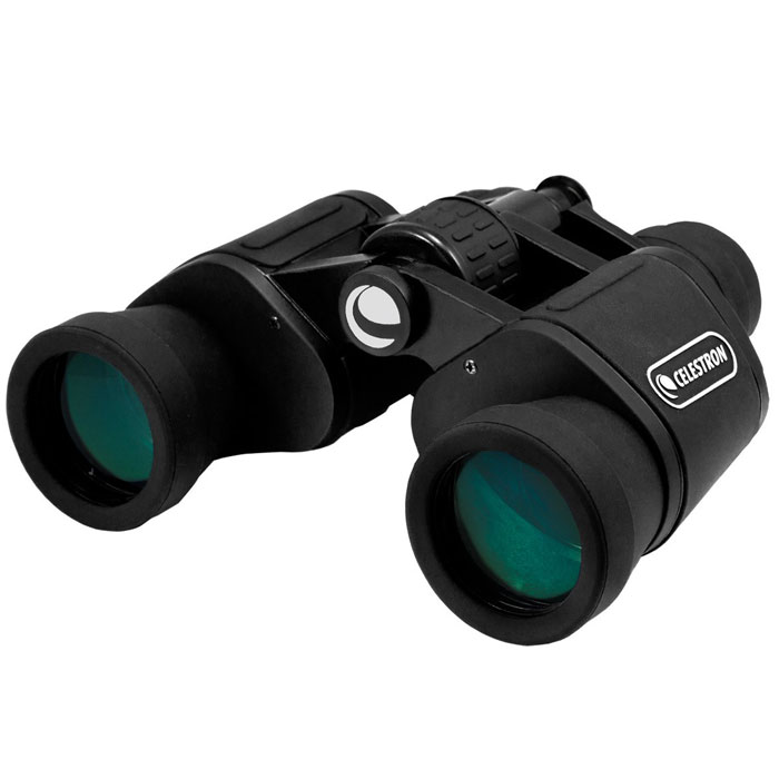 Celestron UpClose G2 7-21x40 Zoom бинокльC71254 Celestron UpClose G2 7-21x40 Zoom бинокльC71254Бинокль Celestron UpClose G2 7-21x40 Zoom - бинокль с переменной кратностью в диапазоне от 7х до 21х, особенно удобен для наблюдения за движущимися объектами. Данная модель подходит для наблюдения за спортивными мероприятиями (футбол, парусный спорт, гонки), живой природой (например, полётом птиц), пригодится во время путешествий или походов. Основные характеристики бинокля Celestron UpClose G2 7-21x40 ZoomZoom-объектив, плавная смена увеличения от 7х до 21х, диапазон фокусировки объектива - от 8 м, большое удаление выходного зрачка (20 - 15 мм) Многослойное просветляющее покрытие линз, Porro призмы из стекла Bk-7Влагозащищённый обрезиненный корпусЦентральная фокусировка, регулировка межзрачкового расстояния (56..72 мм), резиновые наглазникиКомплектуется специальным чехлом для хранения и переноскиУстанавливается на штатив с помощью адаптера (диаметр штативного гнезда 1/4 дюйма), адаптер приобретается дополнительноКонструктивные бинокля Celestron UpClose G2 7-21x40 ZoomБинокль Celestron UpClose G2 7-21x40 Zoom выполнен в пластиковом корпусе, резиновое покрытие обеспечивает дополнительную защиту от механических повреждений, грязи и пыли, и не скользит в руках. Хороший уровень влагозащиты (от влаги, воды и водных брызг) позволяет вести наблюдения в сложных погодных условиях или на водной поверхности. Для комфортного наблюдения прибор оснащён мягкими резиновыми наглазниками, большое удаление выходного зрачка (20 мм - 15 мм) позволит проводить наблюдения в очках. Классическая оптическая система призм Porro изготовлена из стекла Bk-7. Для улучшения качества изображения, усиления яркости и контраста, на поверхности линз наносится многослойное просветляющее покрытие. При выборе увеличения 7х биноклем можно пользоваться для наблюдений за сильно удалёнными объектами даже в сумерках. Фокусировка бинокля Celestron UpClose G2 7-21x40 Zoom осуществляется с помощью барабанчика центральной фокусировки. Смена увеличения происходит очень плавно (в диапазоне от 7х до 21х) при помощи специального рычажка. При каждой смене увеличения необходимо проводить повторную фокусировку на объекте наблюдения. Для длительных наблюдений данную модель можно установить на штатив с помощью специального адаптера (посадочный диаметр 1/4 дюйма), который можно приобрести в нашем интернет-магазине.