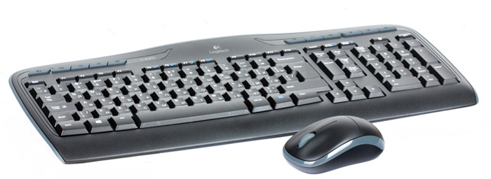 Logitech Wireless Combo MK330 клавиатура + мышь (920-003995)920-003995 Logitech Wireless Combo MK330 клавиатура + мышь (920-003995)920-003995Logitech Wireless Combo MK330 клавиатура + мышь - решение, предоставляющее полный контроль и портативность.Для любимых занятий:11 функциональных клавиш, обеспечивающих полный контроль и легкий доступ к избранным веб-сайтам, комфортную работу с Amazon и MSN, а также удобное управление воспроизведением музыки и фильмов.Комфорт для рук:Низкопрофильные бесшумные клавиши позволяют легко и удобно общаться с помощью мгновенных сообщений и по электронной почте, а также вводить любые тексты.Чудесная беспроводная мышь:Компактная и удобная мышь с миниатюрным наноприемником — комфорт везде, где используется компьютер.