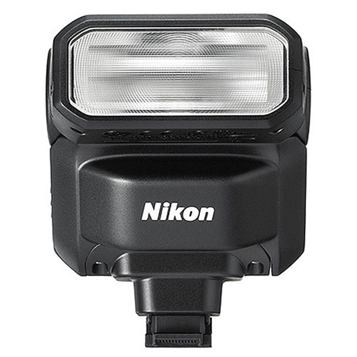 Nikon Speedlight SB-N7, Black фотовспышкаFSA90901 Nikon Speedlight SB-N7, Black фотовспышкаFSA90901Откройте для себя новые возможности работы со светом. Компактная и сверхлегкая вспышка Nikon Speedlight SB-N7 — это удобный инструмент, дающий возможность контролировать качество и направление света. Воспользуйтесь ею для придания творческих штрихов изображениям или подсветки объектов в условиях недостаточной освещенности.Вспышку Speedlight можно легко присоединить к фотокамерам Nikon 1 при помощи многофункционального разъема для принадлежностей и поворачивать под любым углом. Рассеивание или смягчение света может быть осуществлено путем отражения вспышки от потолка. Вспышку можно использовать для придания дополнительной яркости изображениям, создаваемым при дневном свете, создания более качественных снимков при съемке в сумерках, а также для проработки деталей объектов при съемке в сложных условиях, когда объекты освещены сзади.