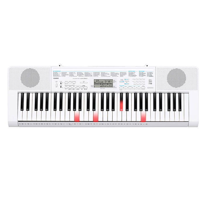 Casio LK-247, White синтезаторLK-247 Casio LK-247, White синтезаторLK-247Синтезатор Casio LK-247 с подсветкой клавиатуры позволяети обучаться с нуля и решать творческие задачи. Как и во время обычного урока, композиция делится на фразы и обучение происходит шаг за шагом. Быстрое подключение микрофона позволит исполнять хиты из верхних строчек всемирных чартов, а также присутствует возможность записи собственных семплов. 400 AHL тембров,150 стилей и 100 встроенных композиций создадут превосходный микс.