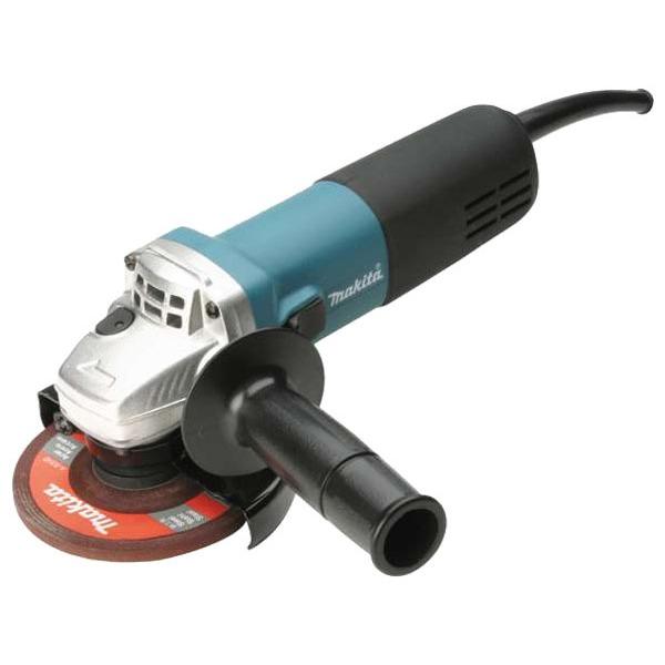 Шлифмашина угловая Makita 9558HNK9558HNK Шлифмашина угловая Makita 9558HNK9558HNKОбладающая габаритами малого инструмента угловая шлифовальная машина Makita 9558 HNK оснащена рабочим кругом диаметром 125 мм, а это значит, что производительность ее гораздо выше - за единицу времени с ее помощью можно зачистить и отшлифовать большую площадь и режет она, соответственно, глубже. Как правило, инженеры производственного концерна Makita для каждого вида инструментов разрабатывают новую конструкцию двигателя, рассчитанную на определенные условия эксплуатации. В частности угловая шлифовальная машина Makita 9558 HNK оснащена чрезвычайно эффективным двигателем (840 Вт) с повышенной стойкостью к перегревам. Обмотка двигателя содержит защитное покрытие из специального лака, препятствующее оседанию мелких абразивных частиц (пыли), образующихся в процессе резки или шлифовки и проникающих внутрь инструмента с потоком воздуха, засасываемого через вентиляционные отверстия в задней части корпуса. Чтобы максимально защитить механизм угловой шлифовальной машины Makita 9558 HNK от вредоносного воздействия пыли, разработчики снабдили ее эффективной системой лабиринтного уплотнения. Шестерни редуктора усилены.Те, кому часто и подолгу приходится работать с подобным инструментом, несомненно, оценят это качество по достоинству. К тому же задняя часть корпуса угловой шлифовальной машины Makita 9558 HNK, служащая по совместительству основной рукояткой, покрыта качественным эластомером, а ее диаметр оптимален для надежного захвата. Для сложных работ модель укомплектована дополнительной рукояткой с элементами активного гашения вибрации, которая может быть установлена в двух положениях. Включение/выключение угловой шлифовальной машины Makita 9558 HNK осуществляется посредством комфортного ползункового переключателя с возможностью его фиксации для продолжительной работы.